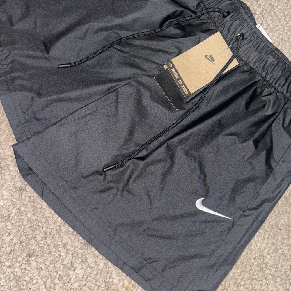 nike wonens shorts DM6760-010 Size Large